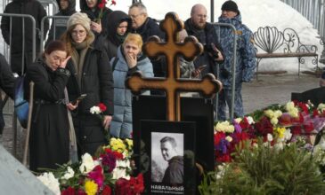 Έγιναν συλλήψεις μετά την κηδεία του Ναβάλνι, αναφέρουν Ρώσοι ακτιβιστές