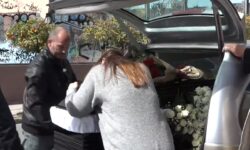 Σπαραγμός στην κηδεία του 39χρονου που τον σκότωσε ο πεθερός του στη Νίκαια – «Στέλιο μου, συγχώρεσέ με»
