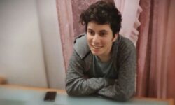 Αποκαλύψεις για τον θάνατο-μυστήριο του 19χρονου φοιτητή στα Σπάτα – «Τον είδα κρεμασμένο με τα χέρια δεμένα πίσω»