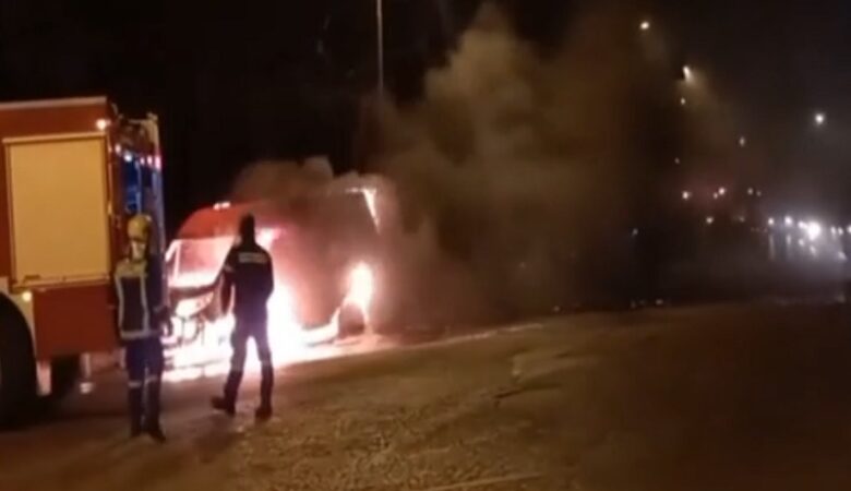 Επεισόδια τη νύχτα στην Πανεπιστημιούπολη – Κάηκαν πέντε αυτοκίνητα