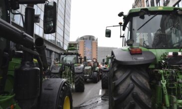Τρακτέρ Βέλγων αγροτών έχουν αποκλείσει το αεροδρόμιο της Λιέγης
