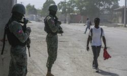 Κρίση στην Αϊτή: Πυρά στην πρωτεύουσα Πορτ-ο-Πρενς, οι διεργασίες για να οριστούν μεταβατικές αρχές συνεχίζονται