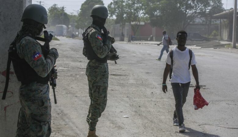 Κρίση στην Αϊτή: Πυρά στην πρωτεύουσα Πορτ-ο-Πρενς, οι διεργασίες για να οριστούν μεταβατικές αρχές συνεχίζονται