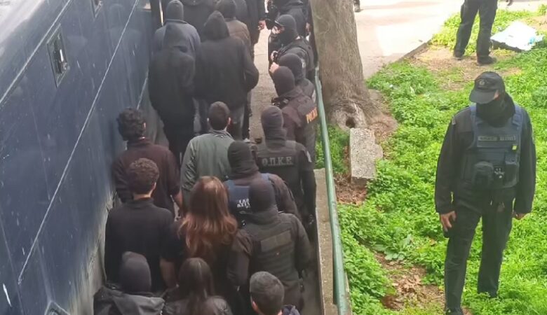 Στον εισαγγελέα οι συλληφθέντες στην Πανεπιστημιούπολη της Αθήνας – Στο Αυτόφωρο οι 49 του ΑΠΘ