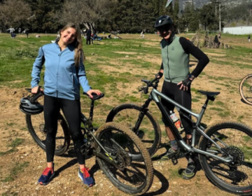 Η ευχή του πρωθυπουργού για την Καθαρά Δευτέρα – Η ποδηλατάδα με την κόρη του