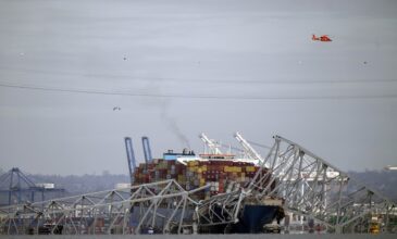 Κατάρρευση γέφυρας στη Βαλτιμόρη: Το πλοίο που προσέκρουσε πάνω της είχε προλάβει να εκπέμψει σήμα κινδύνου – Έξι αγνοούμενοι