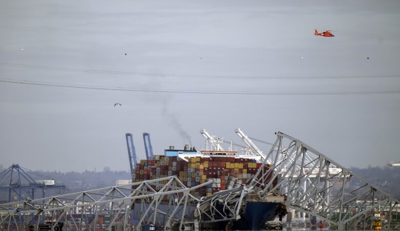 Κατάρρευση γέφυρας στη Βαλτιμόρη: Το πλοίο που προσέκρουσε πάνω της είχε προλάβει να εκπέμψει σήμα κινδύνου – Έξι αγνοούμενοι