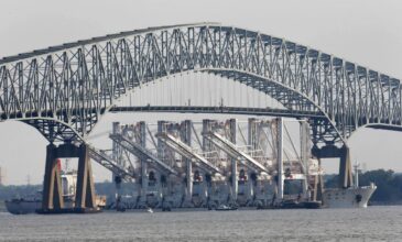 Kατάρρευση της γέφυρας στη Βαλτιμόρη: Φορτηγό πλοίο προσέκρουσε σε πυλώνα – Έως και 20 άνθρωποι ενδέχεται να έχουν πέσει στο ποτάμι