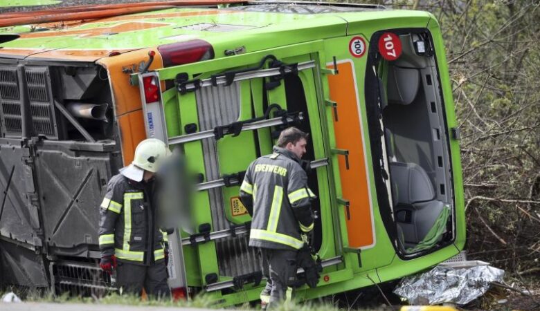 Γερμανία: Τροχαίο δυστύχημα σε μεγάλο αυτοκινητόδρομο κοντά στη Λειψία – Ανατράπηκε λεωφορείο