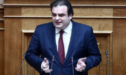 Πιερρακάκης: Κάποιοι δεν μπορούν να διαχειριστούν την εσωτερική τους δυσπιστία και γι’ αυτό επιλέγουν να την εξάγουν στη Βουλή