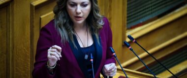 Ζαχαράκη: Η πρόταση δυσπιστίας υπονομεύει την εμπιστοσύνη των πολιτών στους θεσμούς