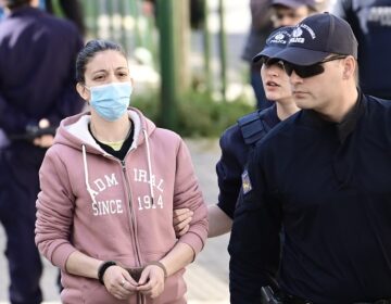 Βιασμός 12χρονης στον Κολωνό: «Είμαι πολύ χαρούμενη που θα γυρίσει η μαμά μου σπίτι»