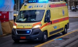 Σε σοβαρή κατάσταση νοσηλεύονται δύο νεαροί που παρασύρθηκαν και εγκαταλήφθηκαν αιμόφυρτοι στην λεωφόρο Ποσειδώνος