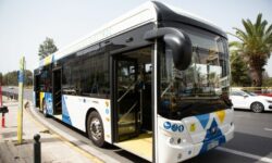 Έως το τέλος Ιουνίου θα κυκλοφορεί στην Αττική το σύνολο των νέων ηλεκτρικών λεωφορείων