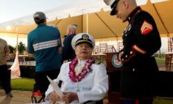 Πέθανε στα 102 του χρόνια ο τελευταίος επιζών αμερικανικού πολεμικού πλοίου στο Περλ Χάρμπορ
