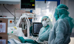 Κορονοϊός: Έξι θάνατοι, οχτώ διασωληνωμένοι και 158 εισαγωγές στα νοσοκομεία μέσα σε μια εβδομάδα