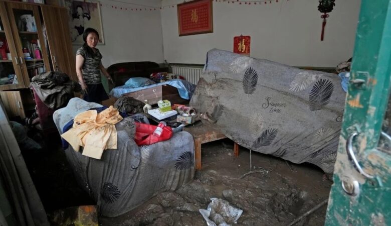Τυφώνας έπληξε την Κίνα: Άνθρωποι παρασύρθηκαν στο κενό από σπασμένα παράθυρα την ώρα που κοιμόντουσαν