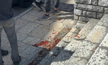 Σοκ στην Κέρκυρα: Νεαρός σε κατάσταση αμόκ επιτέθηκε και μαχαίρωσε τρία άτομα