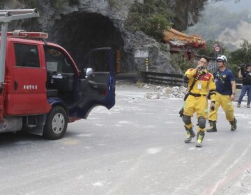 Ταϊβάν: Τουλάχιστον 13 οι νεκροί από τον σεισμό των 7,4 Ρίχτερ – Τουρίστες απομακρύνονται με ελικόπτερα