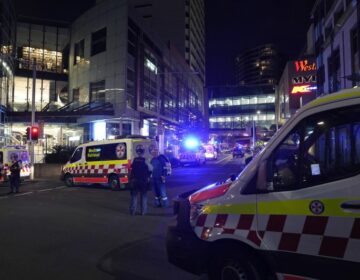 Σε σοκ η Αυστραλία από το μακελειό στο Σίδνεϊ: «Η μητέρα και το μωρό αιμορραγούσαν, συμπιέζαμε τις πληγές» λένε αυτόπτες μάρτυρες