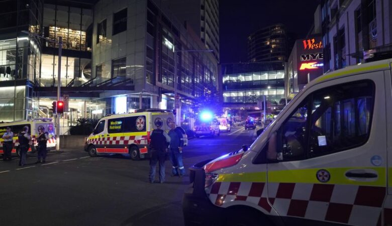 Σε σοκ η Αυστραλία από το μακελειό στο Σίδνεϊ: «Η μητέρα και το μωρό αιμορραγούσαν, συμπιέζαμε τις πληγές» λένε αυτόπτες μάρτυρες