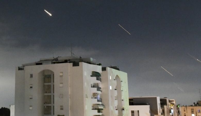 Επίθεση του Ιράν στο Ισραήλ: Εκτοξεύθηκαν 300 drones και πύραυλοι, αλλά αναχαιτίστηκαν από την αντιαεροπορική άμυνα
