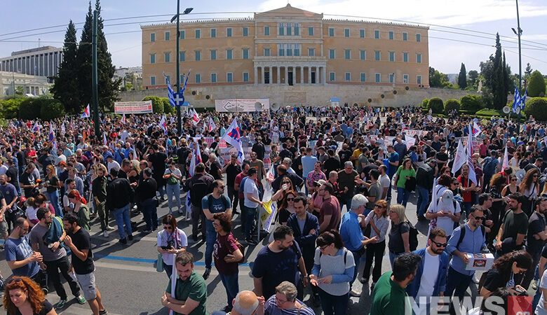 Ολοκληρώθηκαν οι πορείες στο Σύνταγμα στο πλαίσιο της 24ωρης απεργίας της ΓΣΕΕ – Άνοιξαν οι δρόμοι στο κέντρο