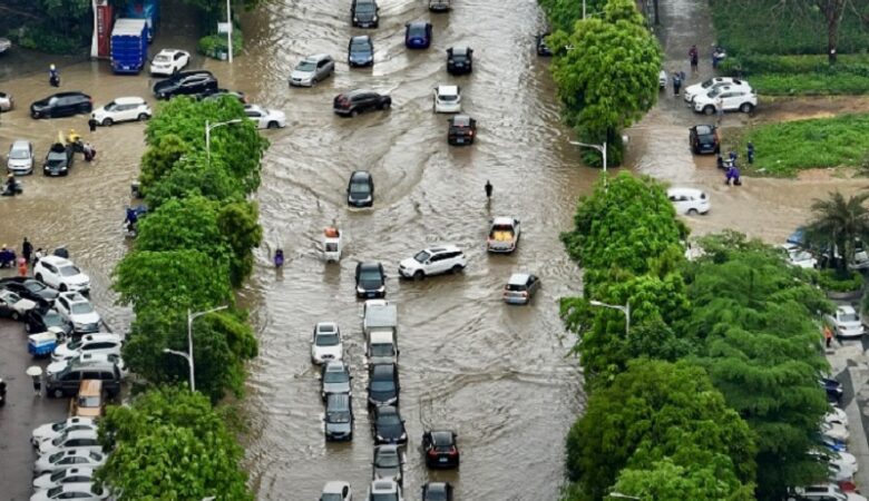 Εκτεταμένες πλημμύρες απειλούν εκατομμύρια κατοίκους στην Κίνα