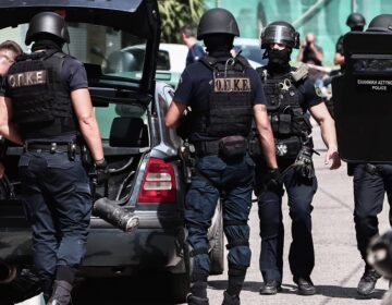 Δολοφονία αστυνομικού στου Ρέντη: Έχουν συλληφθεί 60 άτομα μέχρι στιγμής – Πάνω από 400 προσαγωγές