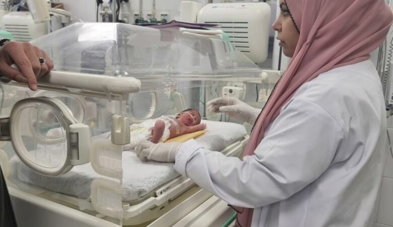Κοριτσάκι γεννήθηκε με καισαρική ενώ η μητέρα του είχε σκοτωθεί σε ισραηλινή επιδρομή στη Ράφα