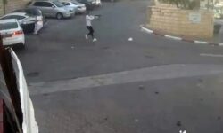 Αυτοκίνητο έπεσε σε πλήθος στην Ιερουσαλήμ – Οι δράστες βγήκαν από αυτό με τα όπλα στα χέρια
