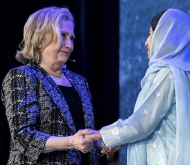 Πακιστάν: Αντιδράσεις για τη συνεργασία της Μαλάλα Γιουσαφζάι με την Χίλαρι Κλίντον