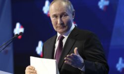 Ορκίστηκε ο Βλαντίμιρ Πούτιν για πέμπτη συνεχή φορά πρόεδρος της Ρωσίας
