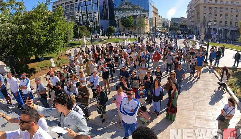 Πλήθος κόσμου στο Παναθηναϊκό Στάδιο για την τελετή παράδοσης της Ολυμπιακής Φλόγας