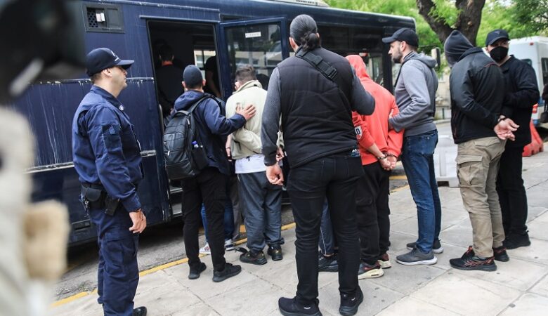 Δολοφονία αστυνομικού στου Ρέντη: Στο στόχαστρο των αρχών ο «Ρουμάνος», ο «Shark», ο «Μπρούκλιν» και 11 ανήλικοι