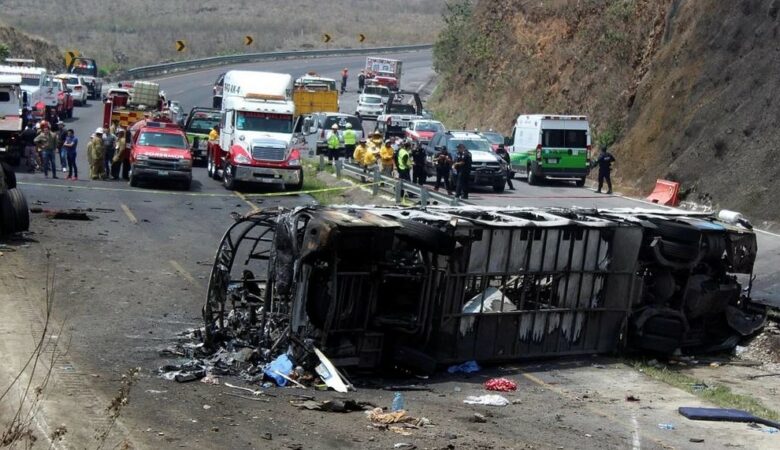 Τραγικό δυστύχημα στο Μεξικό: Ανατροπή λεωφορείου με 14 νεκρούς και 31 τραυματίες