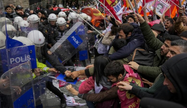 Τουρκία: Επεισόδια στην πορεία για την Πρωτομαγιά στην Κωνσταντινούπολη – Έγιναν 210 συλλήψεις