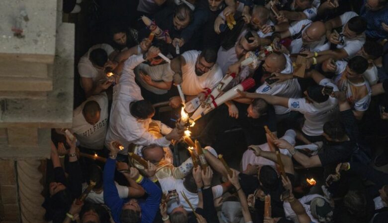 Πότε φτάνει το Άγιο Φως στο «Ελ. Βενιζέλος» – Πώς θα διανεμηθεί σε όλη την Ελλάδα