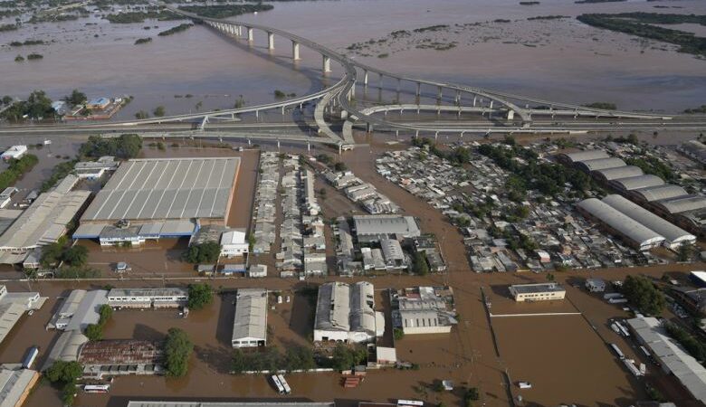 Στους 100 έχουν φτάσει οι νεκροί από τις πλημμύρες στην Βραζιλία