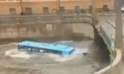 Ρωσία: Τρεις νεκροί από την πτώση λεωφορείου σε ποταμό στην Αγία Πετρούπολη