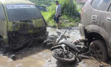 Τουλάχιστον 28 νεκροί από πλημμύρες και κατολισθήσεις στη Σουμάτρα