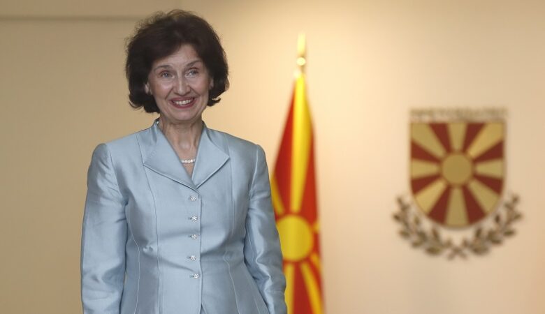 Η Σιλιανόφσκα εξακολουθεί να αποφεύγει τον όρο «Πρόεδρος της Δημοκρατίας της Βόρειας Μακεδονίας»