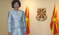 Επιμένει η νέα πρόεδρος της Βόρειας Μακεδονίας να αποκαλεί τη χώρα της «Μακεδονία»