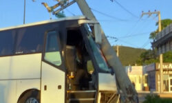 Τροχαίο στη Λεωφόρο Λαυρίου: Οδηγός πούλμαν έχασε τον έλεγχο του οχήματός του και έπεσε πάνω σε κολόνα