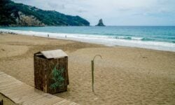 Σε 238 ανέρχονται οι «απάτητες παραλίες» στην Ελλάδα όπου απαγορεύονται ομπρέλες και ξαπλώστρες