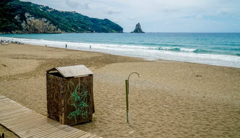 Σε 238 ανέρχονται οι «απάτητες παραλίες» στην Ελλάδα όπου απαγορεύονται ομπρέλες και ξαπλώστρες