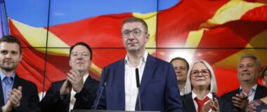 Προκαλεί και ο πρωθυπουργός της Βόρειας Μακεδονίας: «Θα αποκαλώ τη χώρα μου όπως θέλω, αν δεν σας αρέσει να πάτε στη Χάγη»