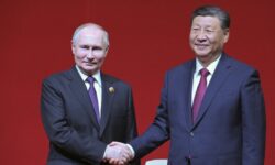 Σι και Πούτιν διαλαλούν ότι ο άξονας Πεκίνου-Μόσχας αποτελεί παράγοντα σταθερότητας και ειρήνης