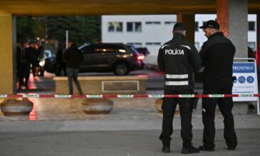 Απόπειρα δολοφονίας κατά του Ρόμπερτ Φίτσο: Ο Σλοβάκος πρωθυπουργός ανέκτησε τις αισθήσεις του
