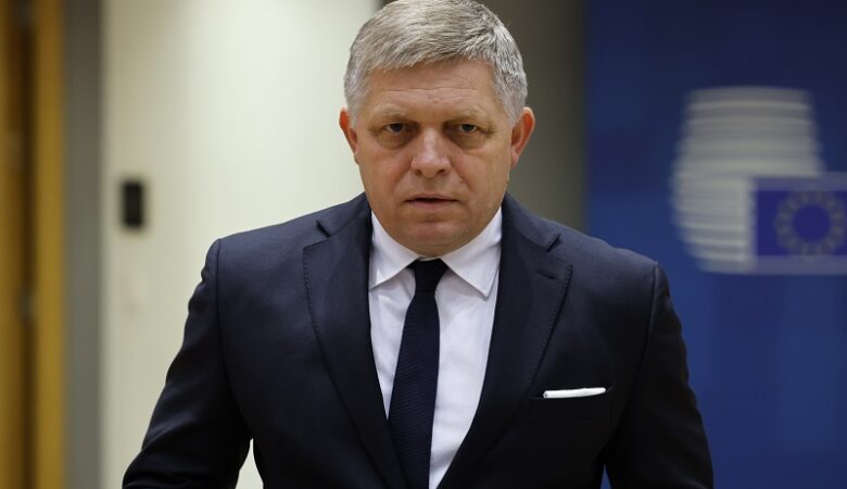 Σε νέα επέμβαση υποβλήθηκε ο πρωθυπουργός της Σλοβακίας – Η κατάστασή του παραμένει σοβαρή